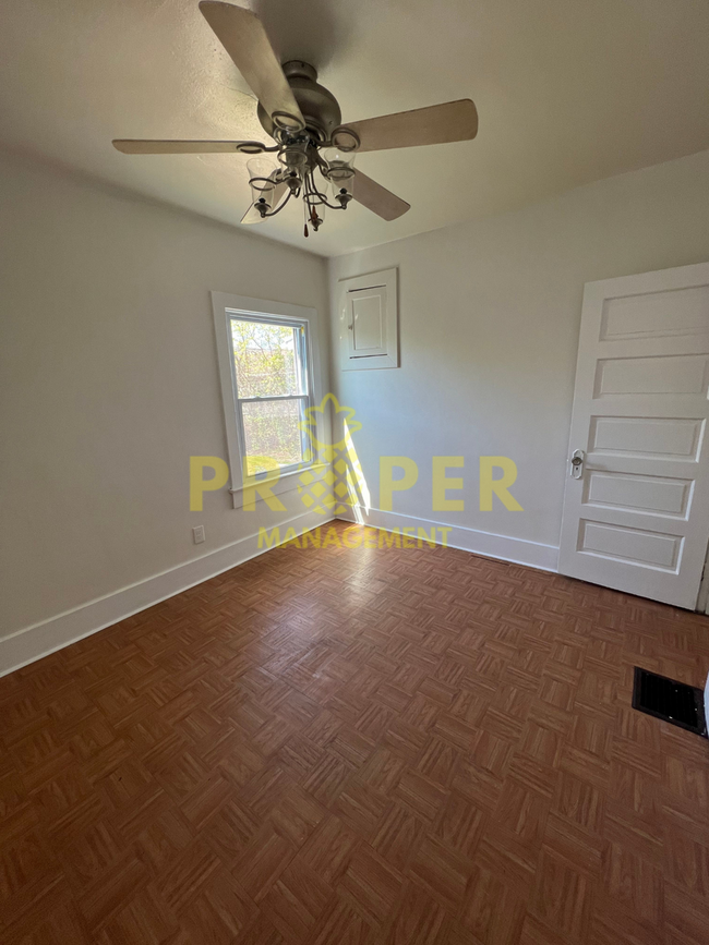 Foto del edificio - 3 bedrooms 1 bathroom house COMING SOON !