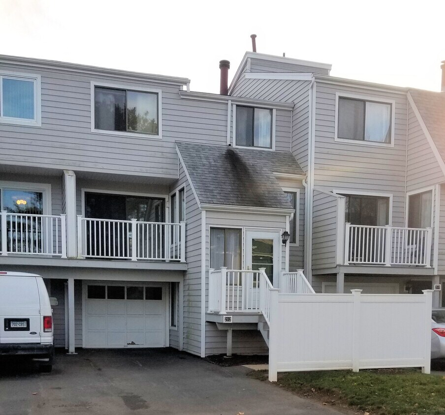 Foto principal - 212 Crosswoods Rd