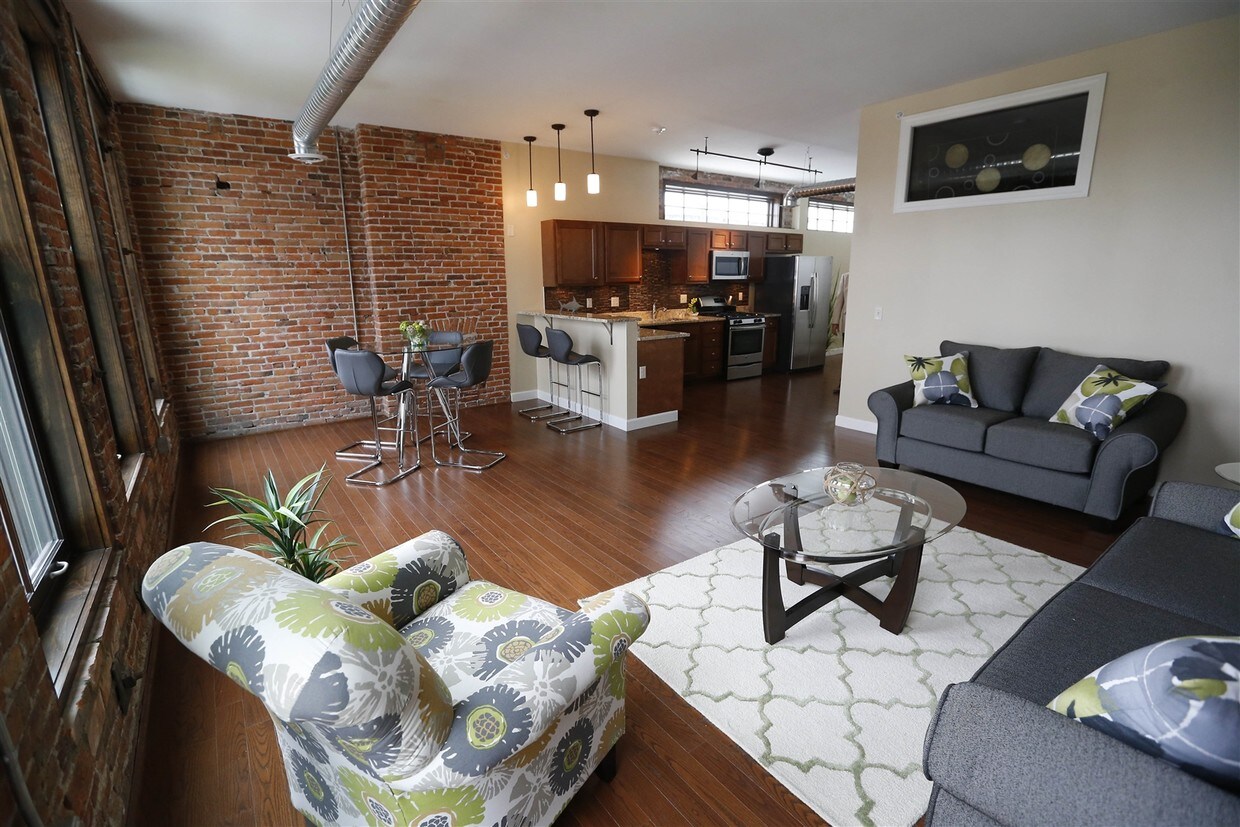 Living Room - 916 Main St