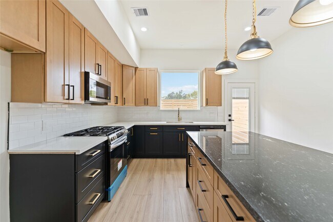 Building Photo - 8044 Sunbury St