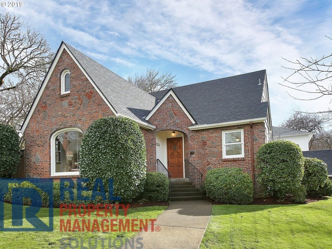 Primary Photo - Charming English Tudor in Eastmoreland