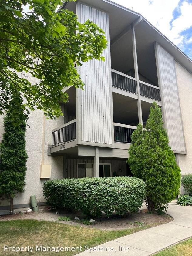Foto principal - 2 br, 2 bath House - 5780 S Waterbury Way ...