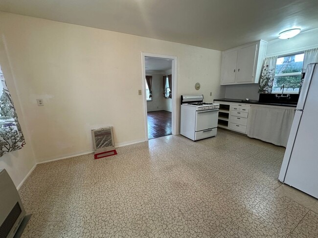 Building Photo - 621-629 13th