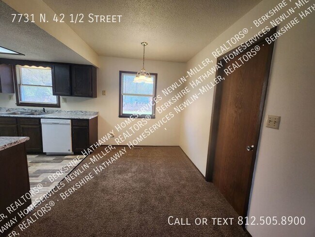 Building Photo - Northside 2 Bedroom Duplex with Attached G...