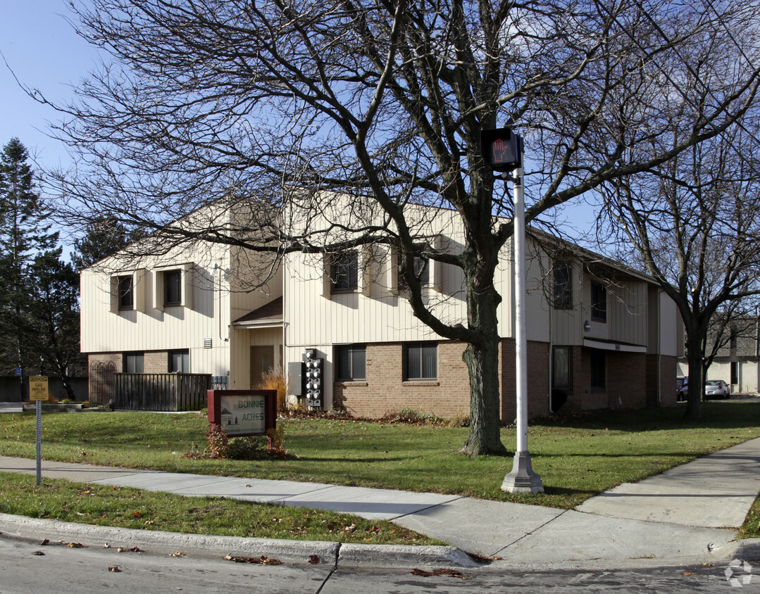 Building Photo - 16411 W 12 Mile Rd