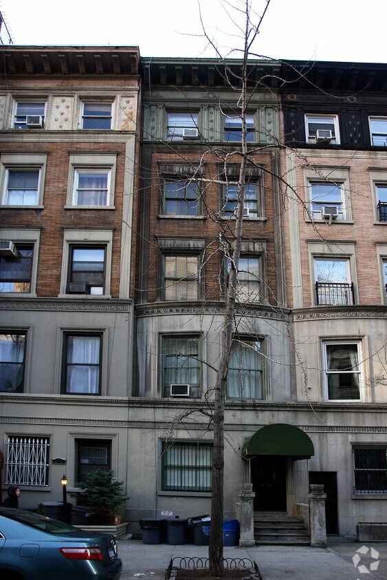 Building Photo - 315 W 71st St