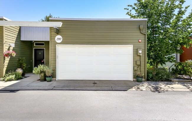 Building Photo - 2347 Yakima Ct