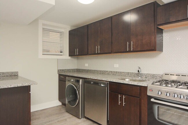 Foto del edificio - 459 W Belden Ave