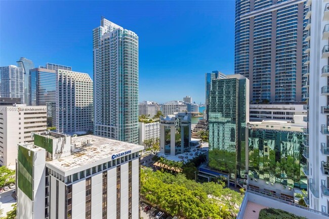 Foto del edificio - 1050 Brickell Ave