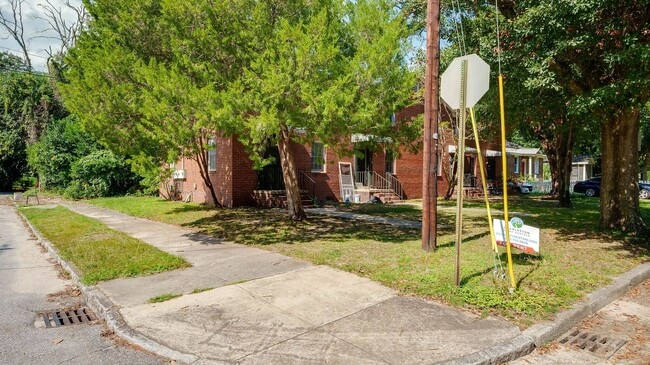 Building Photo - 2 Bedroom 1.5 Bath Townhouse in Wagener Te...