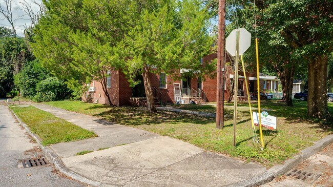 Building Photo - 2 Bedroom 1.5 Bath Townhouse in Wagener Terrace - Charleston Peninsula