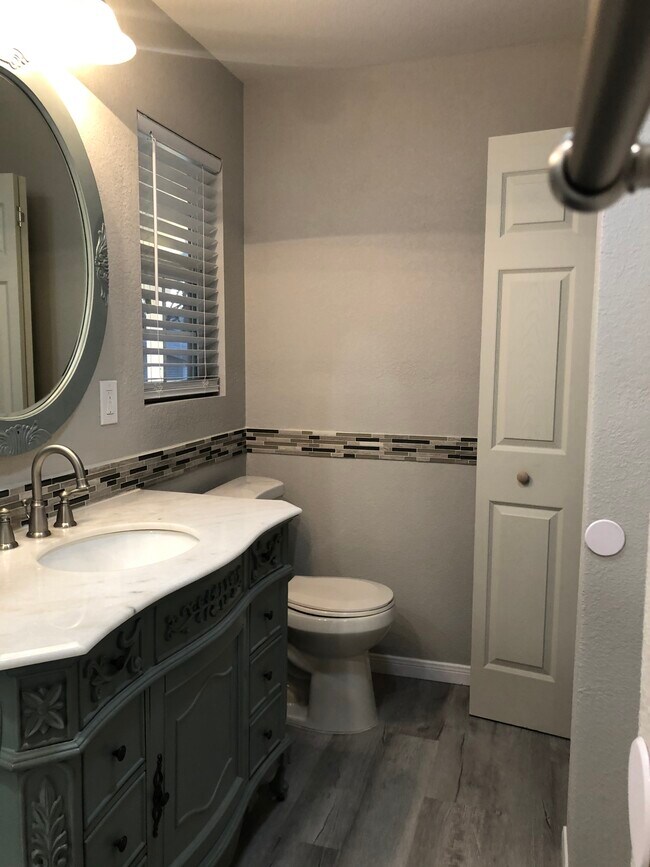 Foto del edificio - 1126 W Woodard St