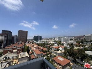 Building Photo - 10787 Wilshire Blvd