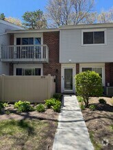 Building Photo - 221 Springmeadow Dr