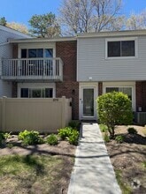 Building Photo - 221 Springmeadow Dr