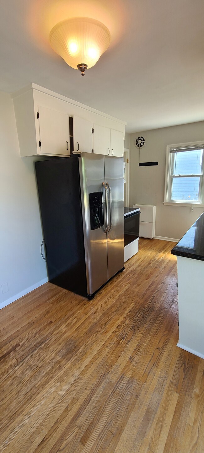 Kitchen - 6008 Oaklawn Ave