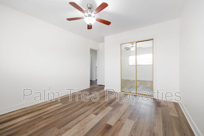 Foto del edificio - 4284 Schoolridge Ln