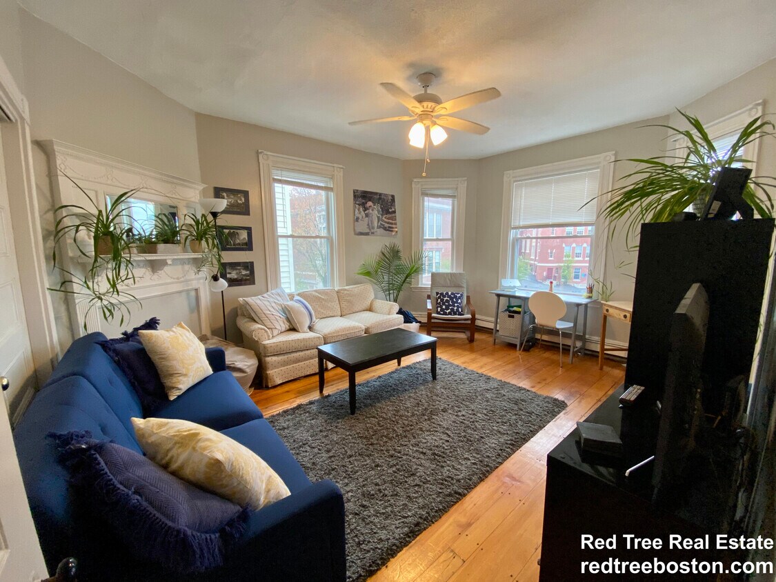 Foto principal - 27 Hurd Rd