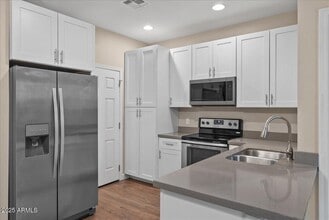 Building Photo - 1406 W Main St