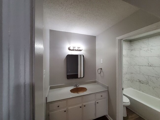 Building Photo - 5950 Beauvoir Dr