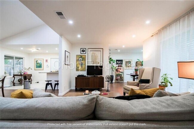 Building Photo - 6117 Reicher Dr