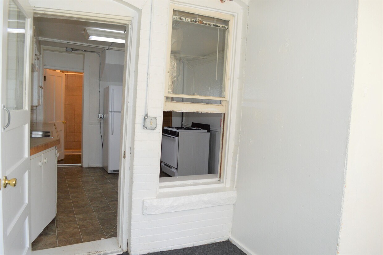 Primary Photo - 1028 Pine St