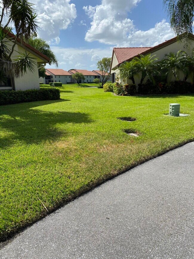 Building Photo - 5522 Parkwalk Cir E