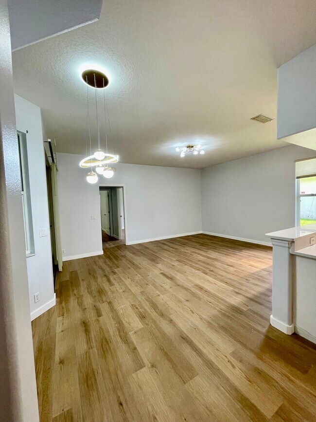 Building Photo - 7409 Linden Ln