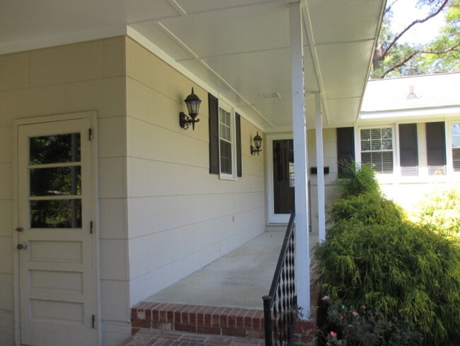 Foto del edificio - 3102 Northwoods Dr