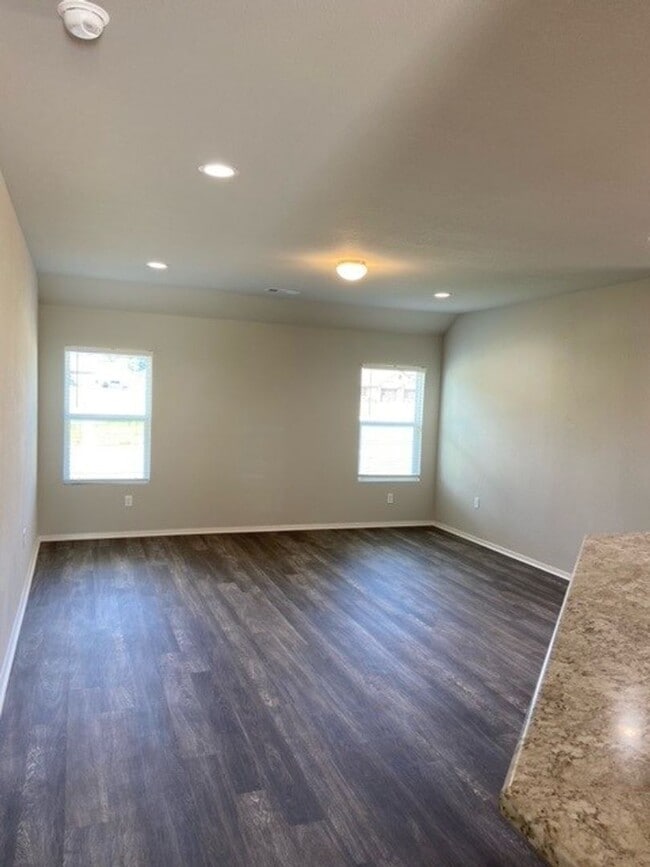 Building Photo - 2601 Grand Ln