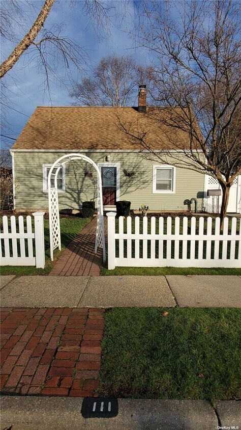 Primary Photo - 111 Shelter Ln