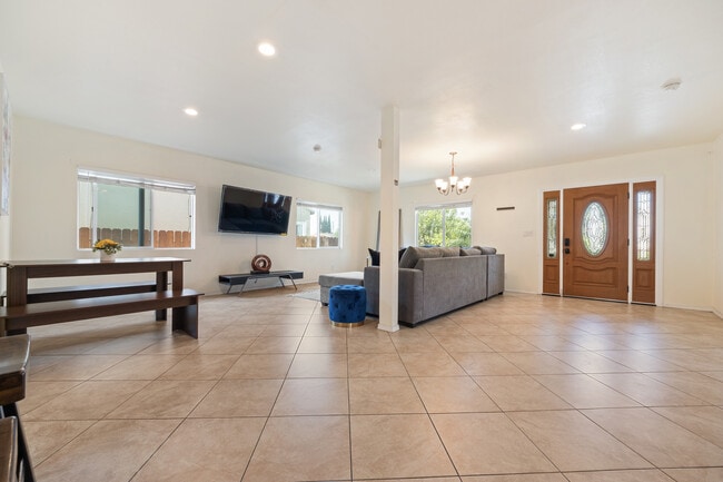 Foto del edificio - 8400 Grape St