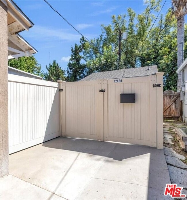 Building Photo - 12820 Hatteras St