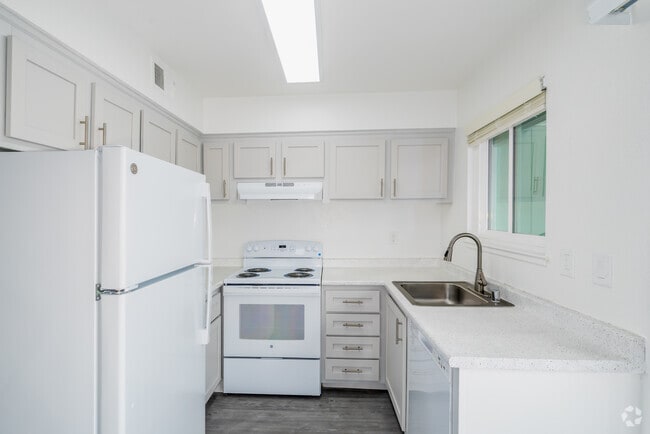 Interior Photo - Courtyard Cottages