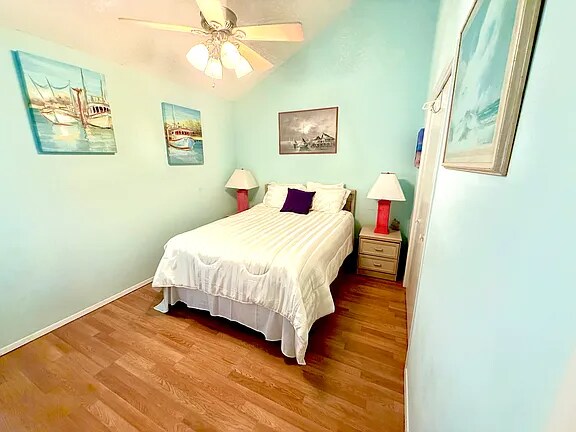 Foto del edificio - 17614 Front Beach Rd