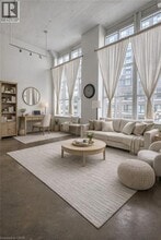 Building Photo - 410 King St W