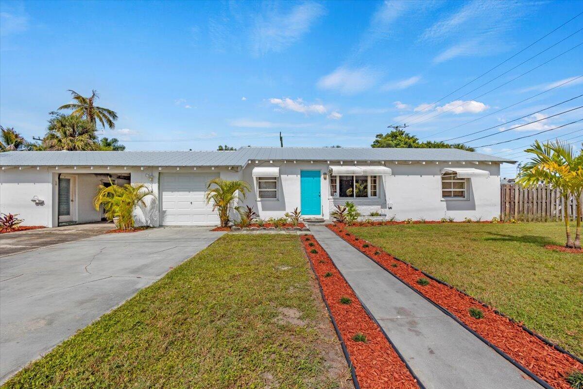 Primary Photo - 241 SE Lonita St