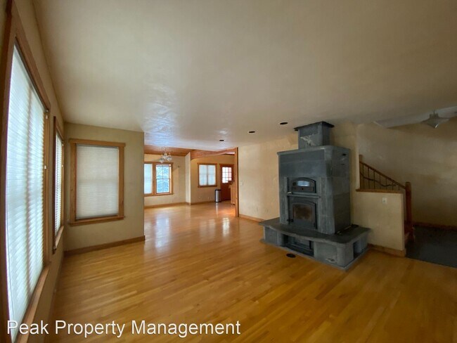 Building Photo - 4 br, 3 bath House - 204 4th Street
