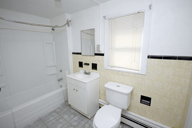 Foto del edificio - Sunny Spacious 2 Bedroom Blocks to the Beach