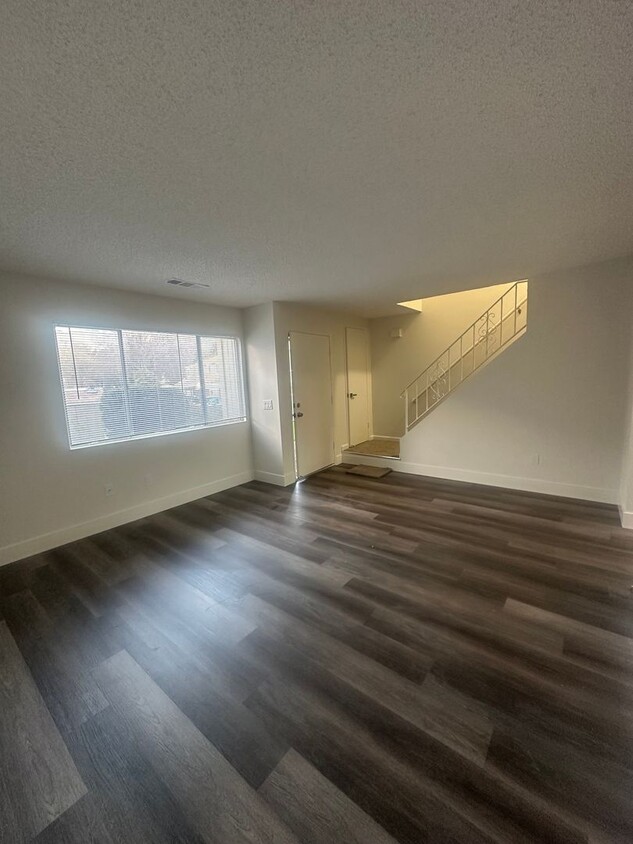 Foto principal - Spacious & Quiet 2bd/1.5ba Townhome in Par...