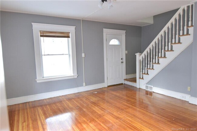 Building Photo - 132 Clinton St