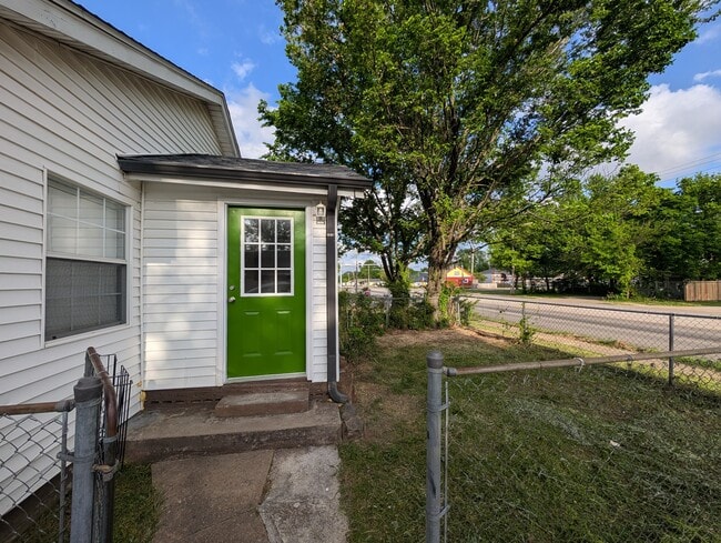 Foto del edificio - 1318 W Huntsville Ave
