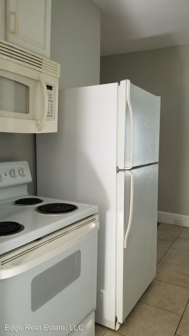 Building Photo - 920 9th Ave S