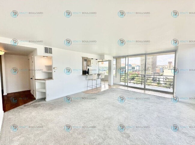 Foto del edificio - Exquisite 1-bedroom, 2-bathroom condo Overlooking the beautiful Truckee River with covered parking!