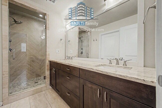 Building Photo - 8632 E Vista Dr
