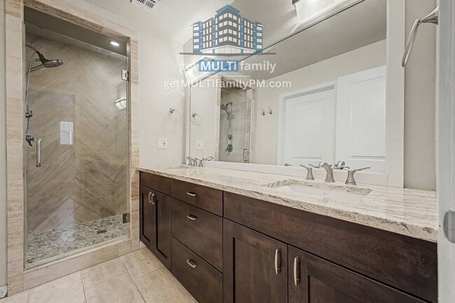 Foto del edificio - 8632 E Vista Dr