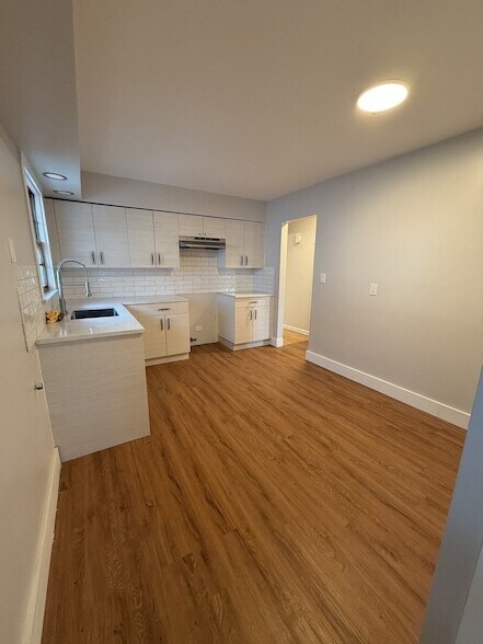 Foto del edificio - 366 W 16th Pl