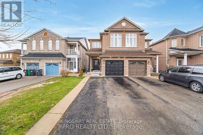 Building Photo - 803 Khan Crescent