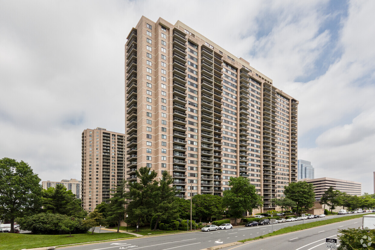 Primary Photo - Skyline Square North and South