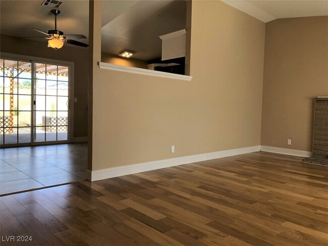 Foto del edificio - 6630 Boxwood Ln